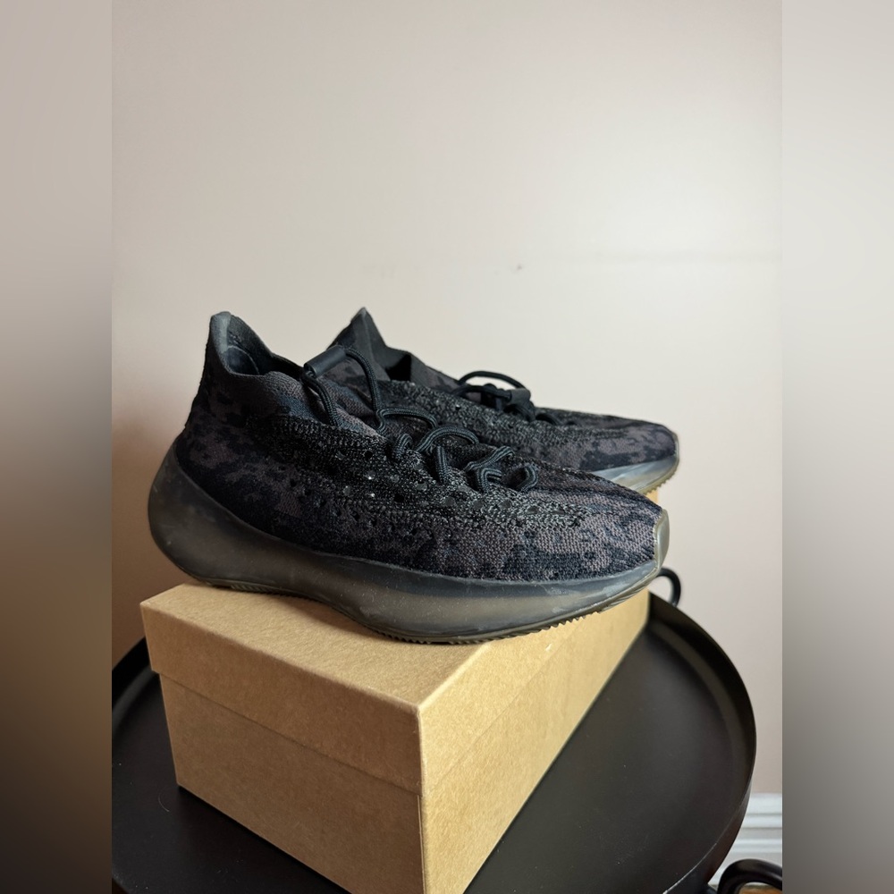 Adidas Yeezy Boost 380 Lace Up Sneakers SIZE MEN 6 1/2